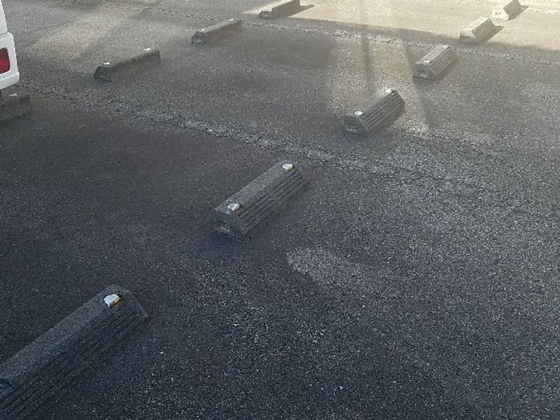 レオパレスひかり 駐車場