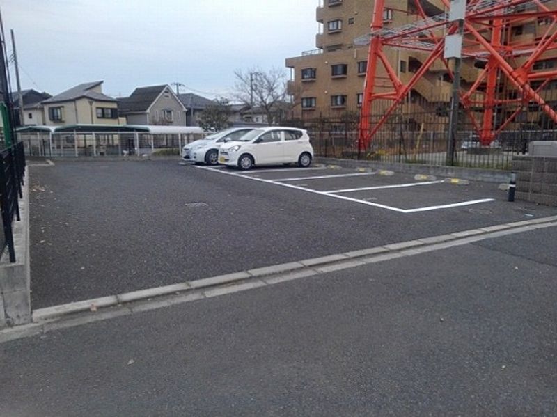 レオネクストドミールメディオ 駐車場
