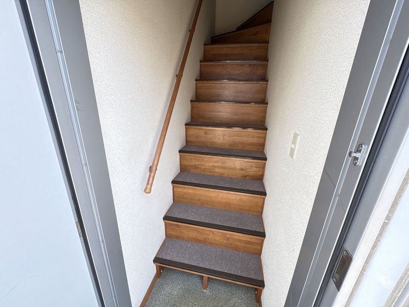 レオパレス三丁田 玄関