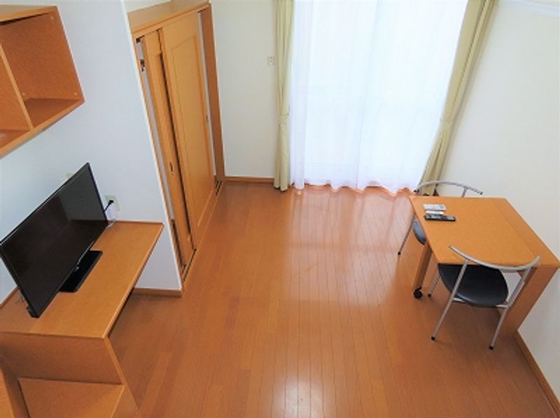 レオパレスフローリッシュ 居間