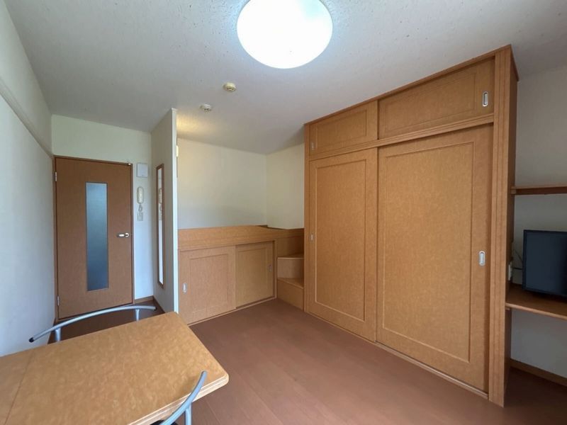 レオパレス広町 居間