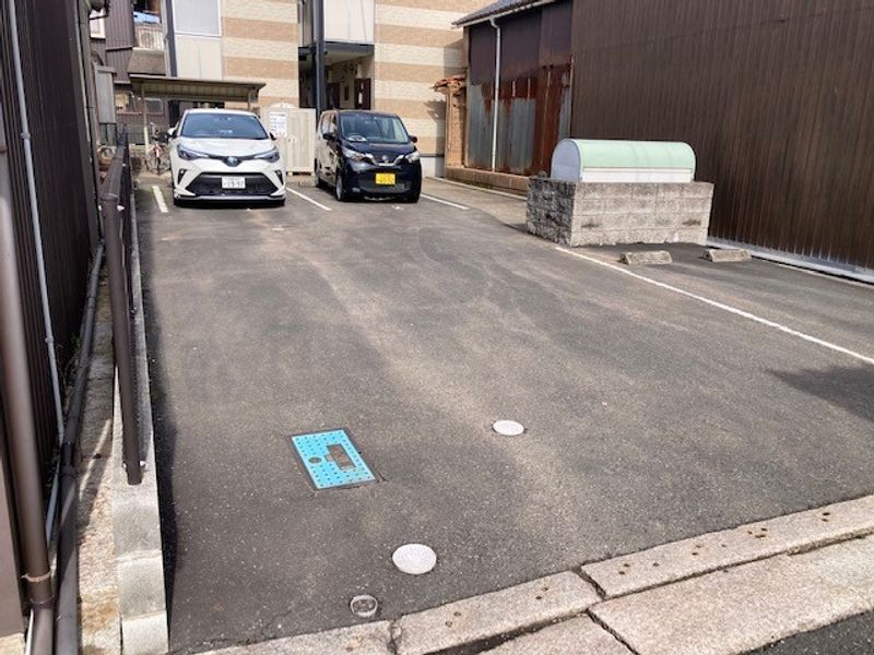 レオパレス平野屋 駐車場
