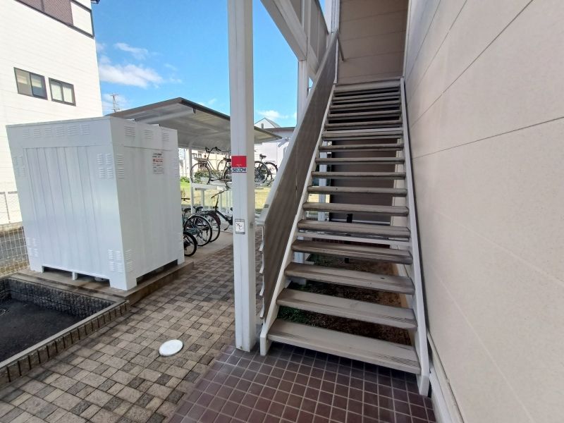 レオパレスプリート エントランス