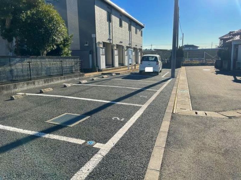 レオパレスネレイドⅤ 駐車場