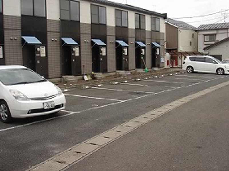 レオパレスメゾネット 駐車場