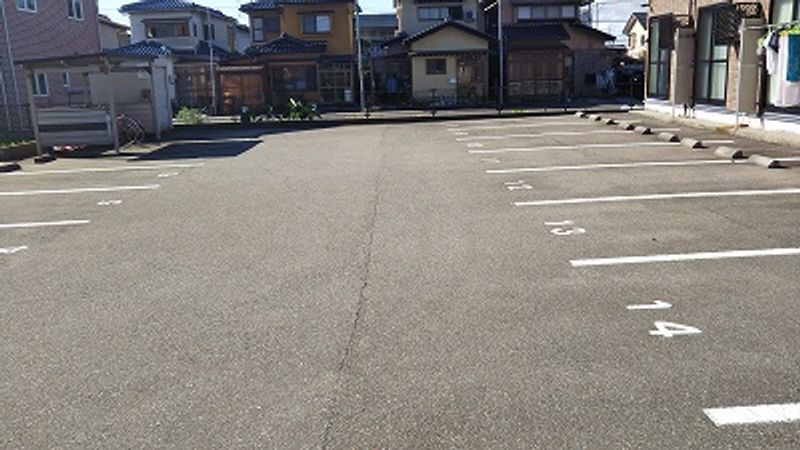 レオパレスコーポ向井 駐車場