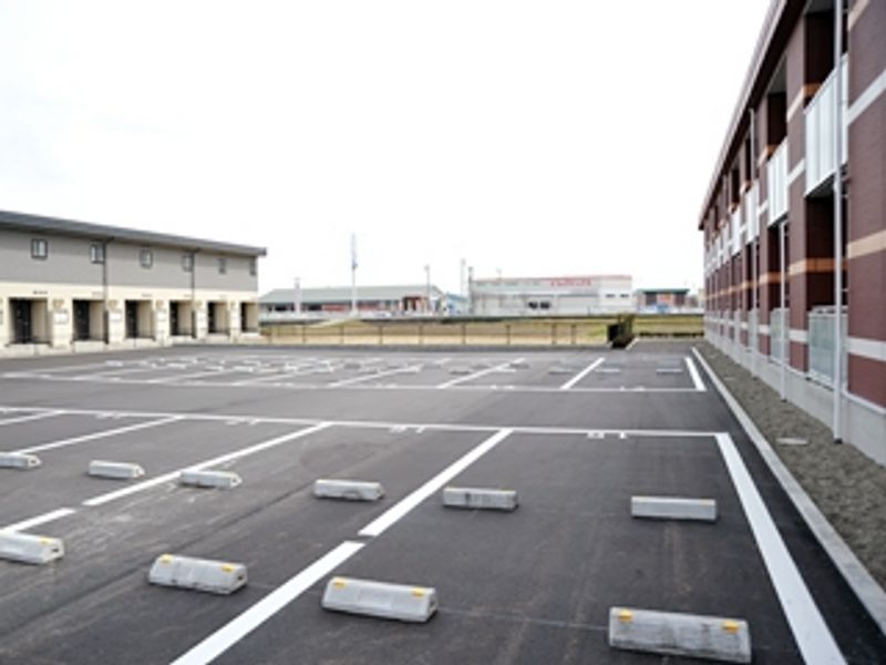 レオネクストセレーノ 駐車場