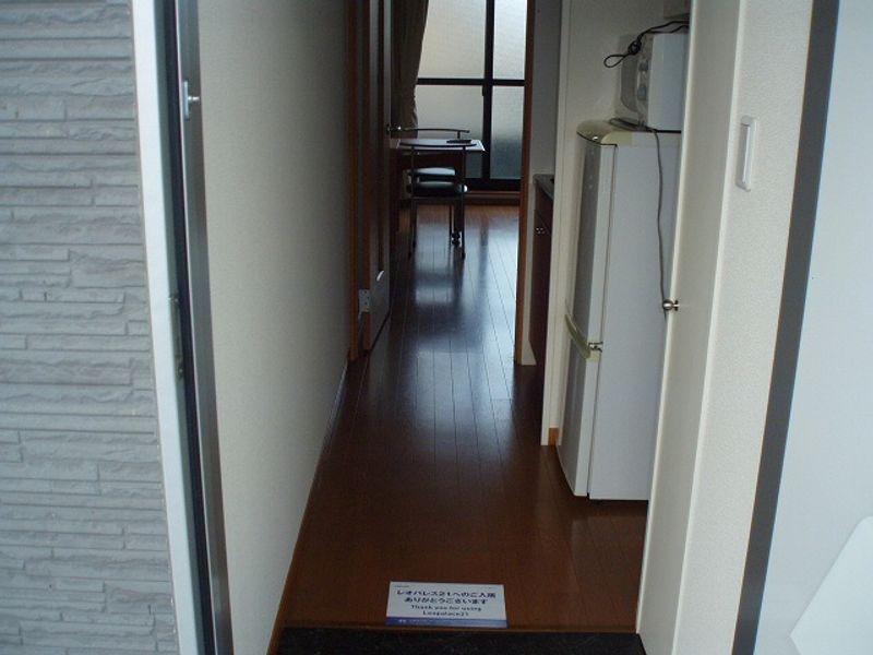 レオパレスユニコム弐番館 玄関
