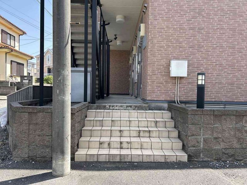レオパレスマロン エントランス
