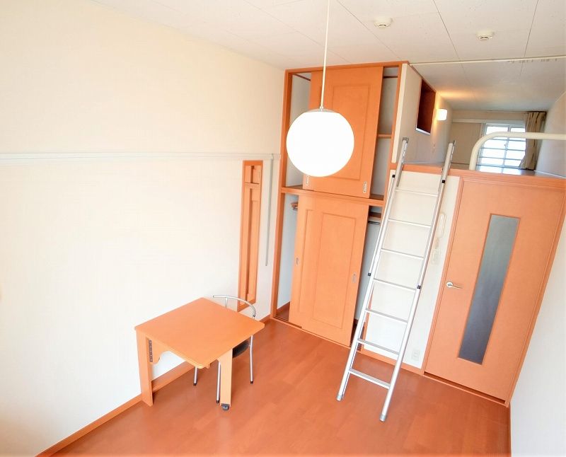 レオパレス彩 居間