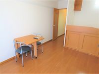 レオパレスエスペランサ２１ 居間