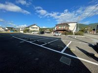 レオパレス朝霧 駐車場
