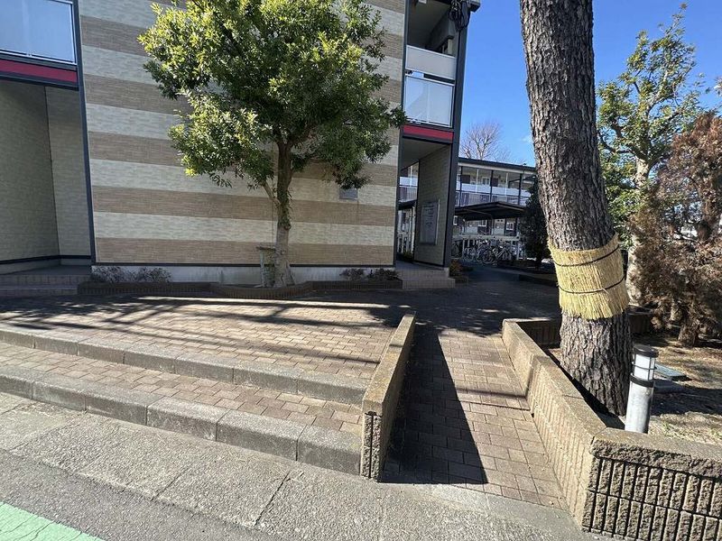 leopalace Pinus Entrance