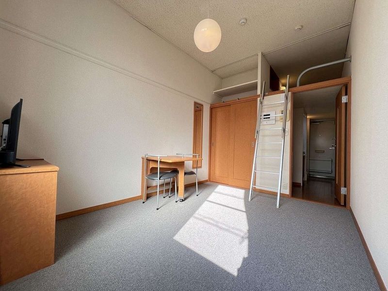 レオパレスＦＲＯＮＴＩＥＲ 居間