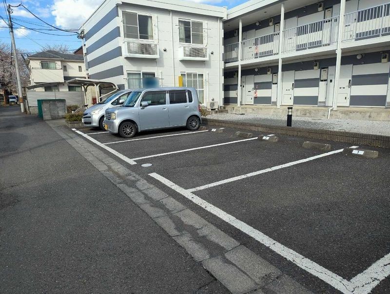レオパレススワホーム 駐車場