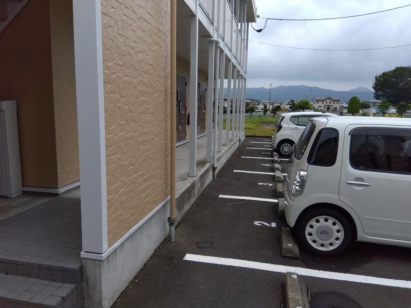 レオパレスＥｃｌａｉｒ 駐車場