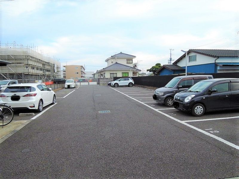 レオネクストイーグル 駐車場