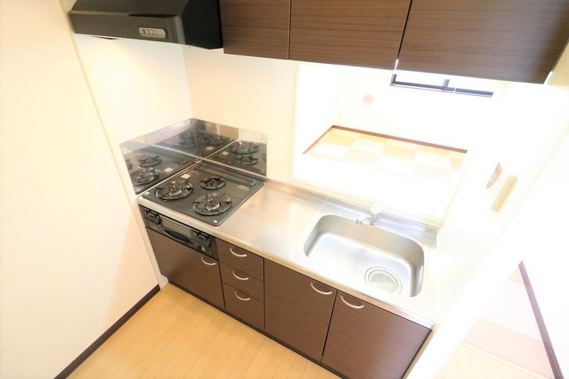 LEONEXT First Kitchen