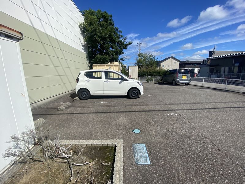 レオパレス横浜Ⅱ 駐車場