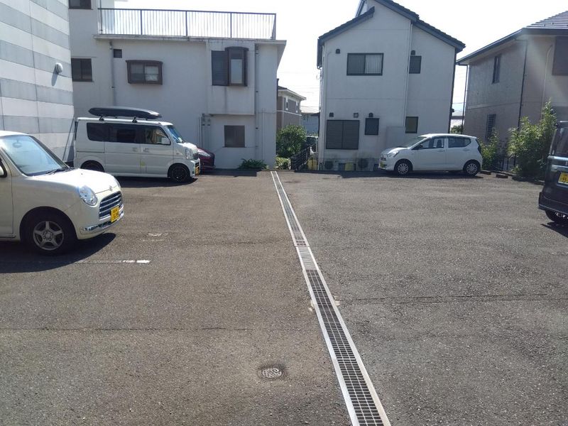 レオパレス富士見 駐車場