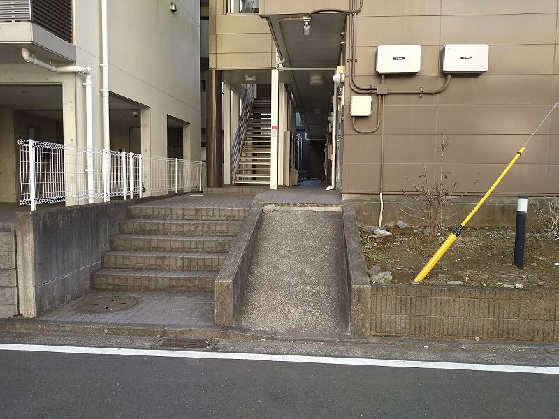 レオパレスヒューゲル参番館 エントランス
