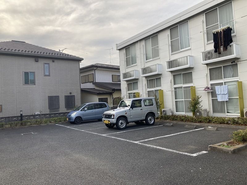 レオパレスエスアイユ 駐車場