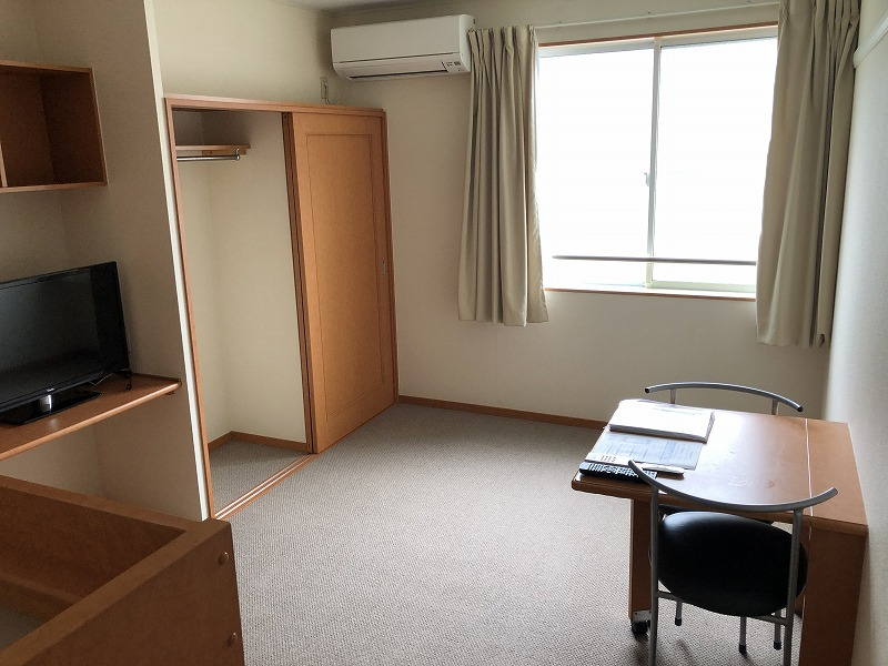 レオパレスビオトープ萩 居間