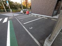 レオネクストシャーロット 駐車場