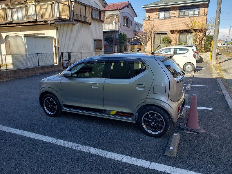 レオパレスサティセフォンツ 駐車場