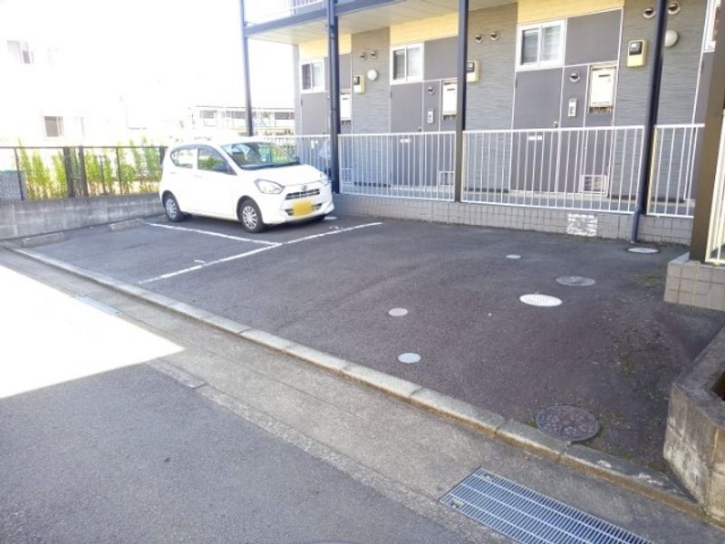レオパレスいずみ東海大前 駐車場