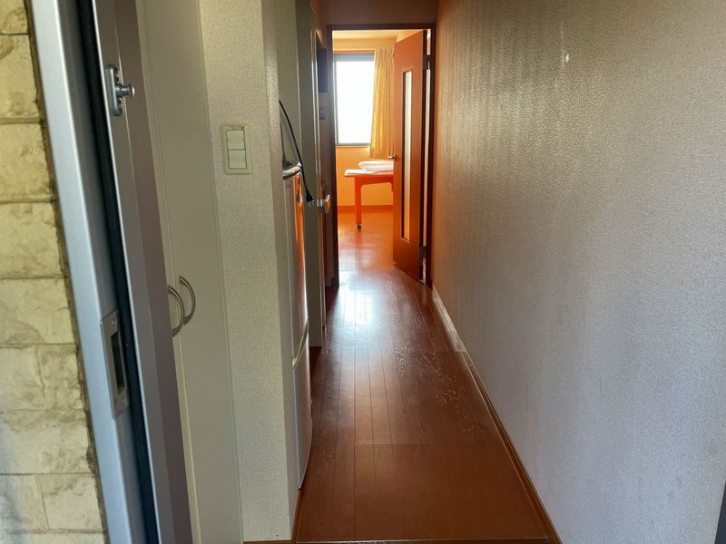 レオパレスプルミエール 玄関