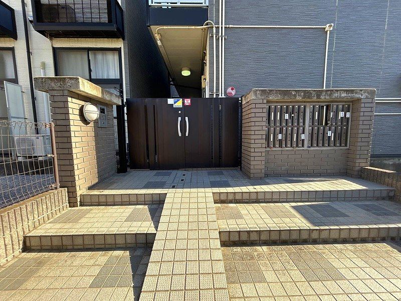 レオパレスメゾンリベルテ エントランス