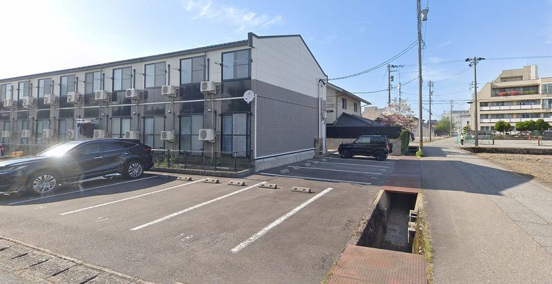 レオパレスビレッジ駅南 駐車場