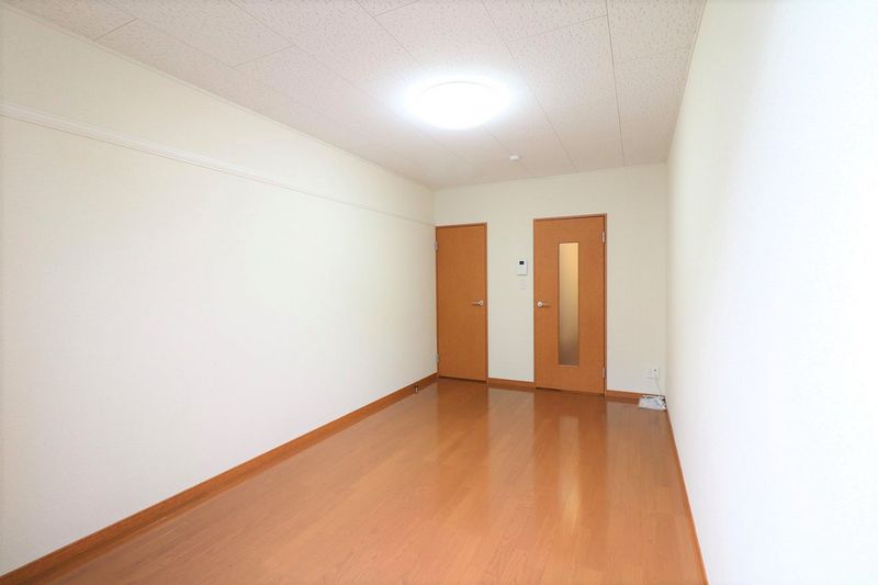 レオパレスパレス中田 居間