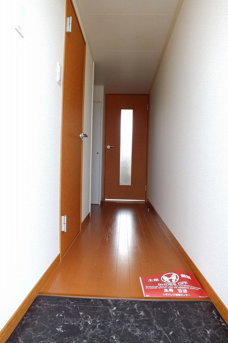 レオパレスプランドールＫＯＺＵ 玄関