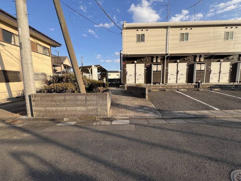 レオパレスシャルム エントランス