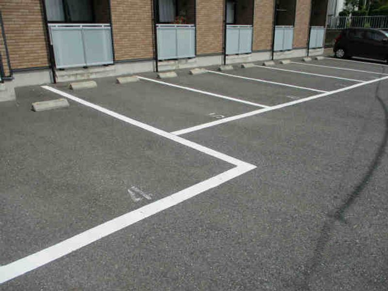 レオネクストメルベーユ則松 駐車場