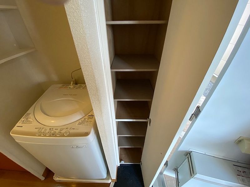 レオパレスオアシス 玄関
