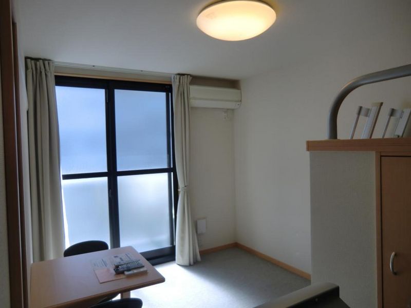 レオパレス阪急塚口 居間