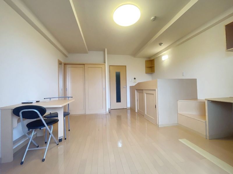 レオパレスＲＥＺＯＮ中百舌鳥 居間