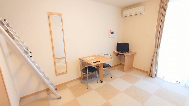 レオパレスサントラップミナミ 居間