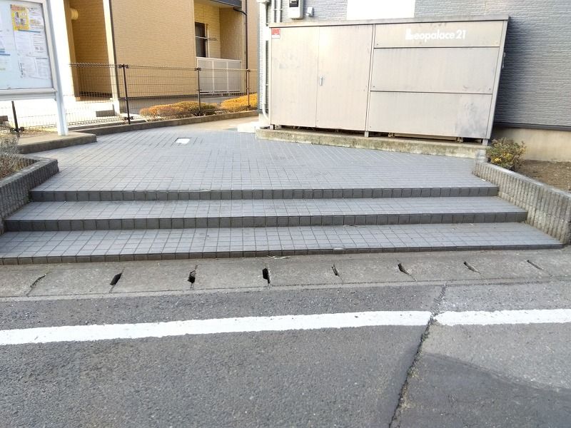 レオパレス白井 エントランス