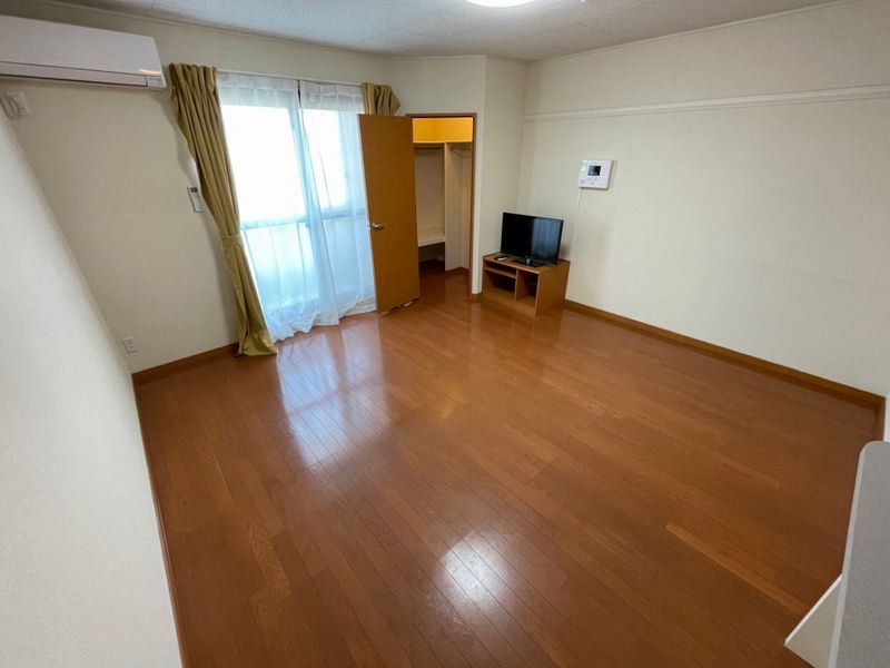レオパレスエテルナ 居間