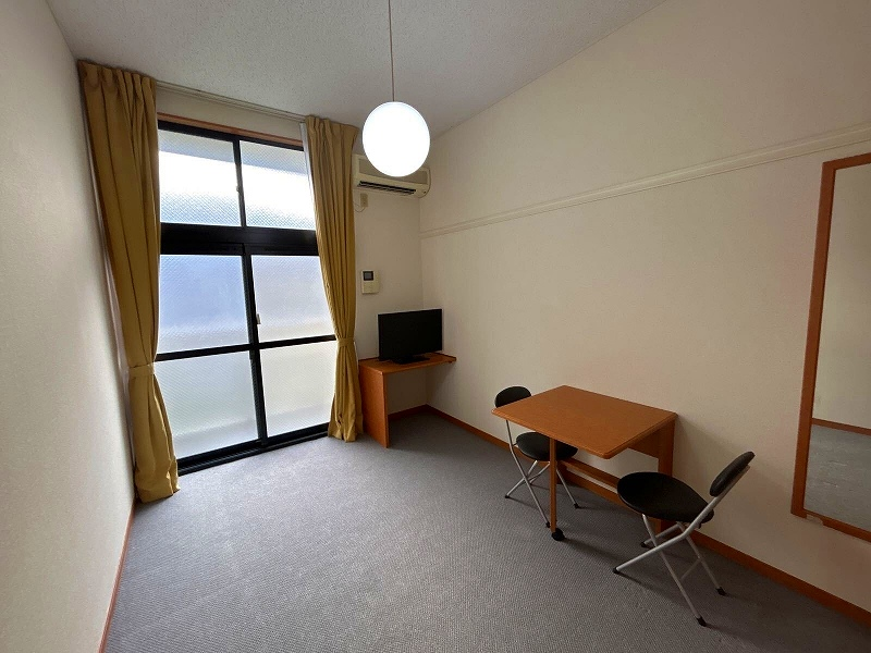 レオパレス目白通 居間