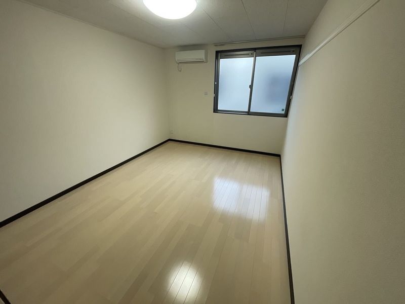 レオネクストガルデン青江 居間