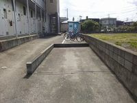 レオパレス明の星 駐車場