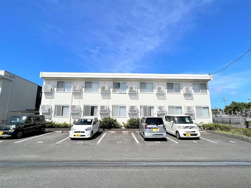 レオパレスペニンシュラＡ 駐車場