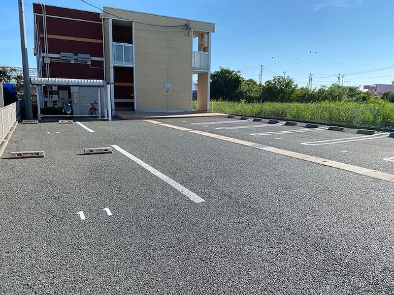 レオネクスト雅 駐車場
