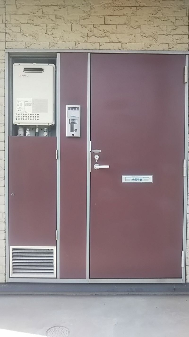 レオパレスドロワ 玄関