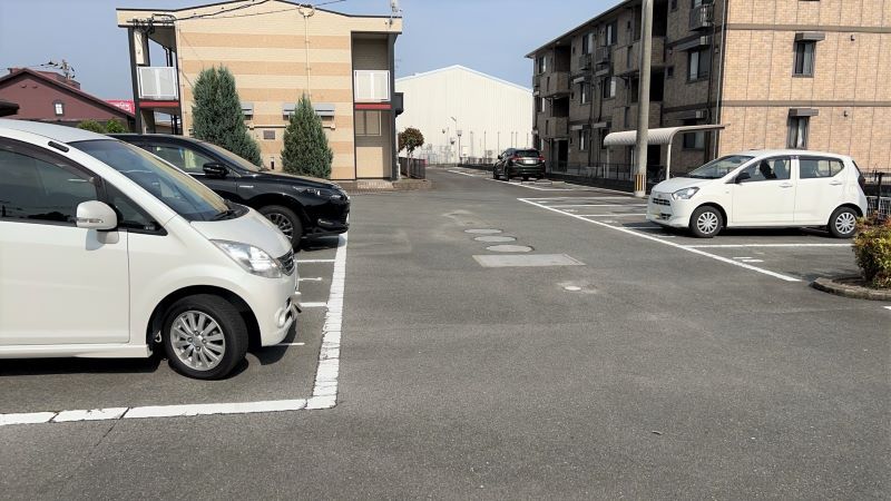 レオパレス八女 駐車場